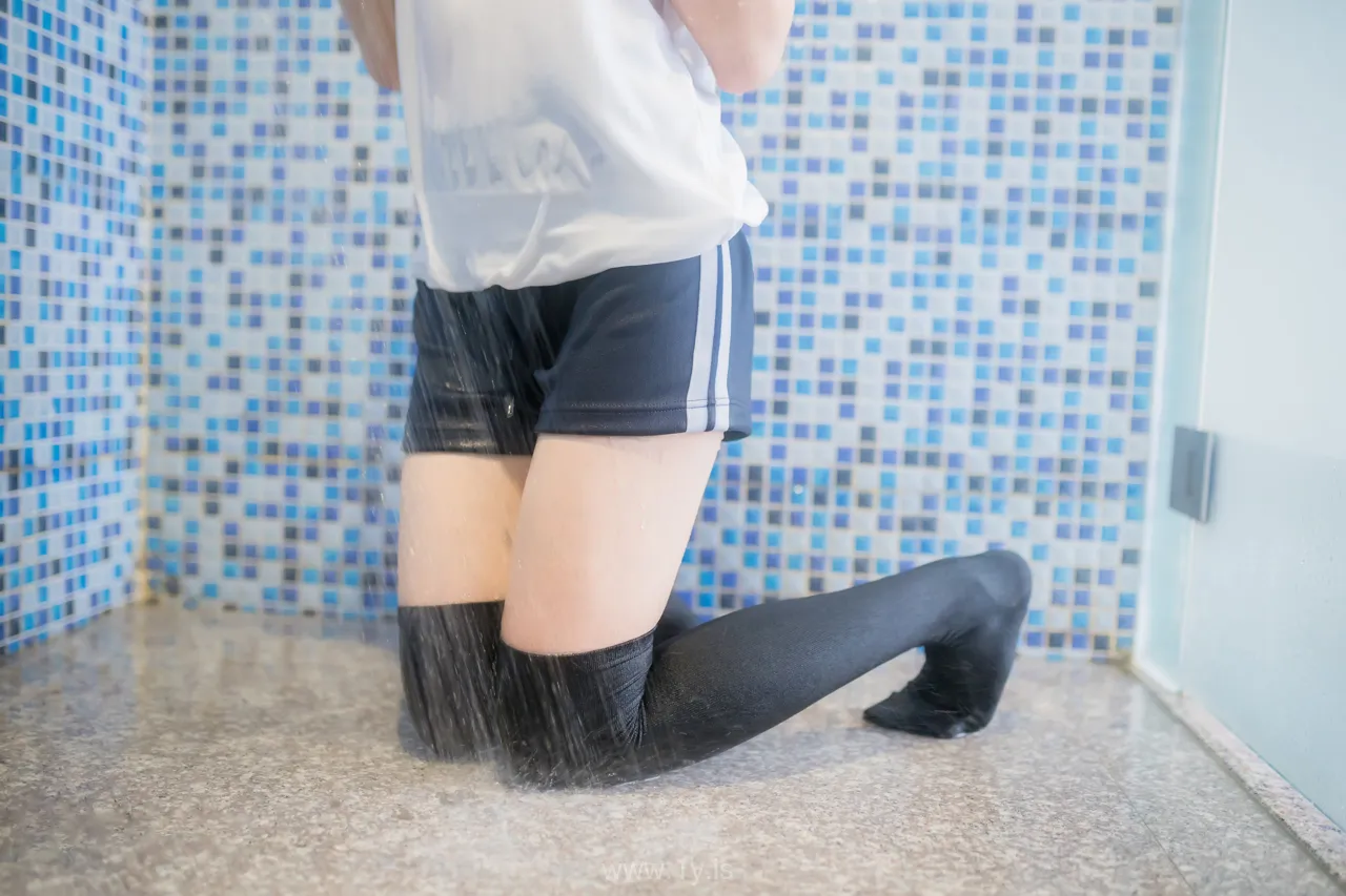 绮太郎 湿身体操服